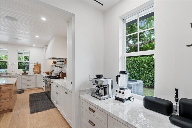 Building Photo - 9301 SW 93rd Ave