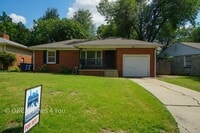 Building Photo - 2 Bed in The Village - Move In Ready