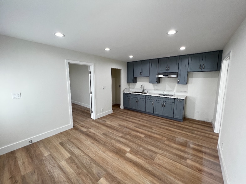 Building Photo - 8654 Vicara Dr