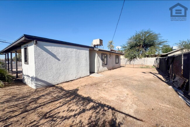 Building Photo - 2Bed/1Bath House at McDowell/32nd St! Move-In Ready on 10/08/2026! – NO HOA!
