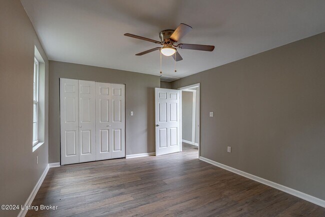 Building Photo - 1246 Schiller Ave