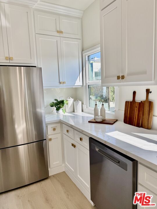 Building Photo - 900 N Alfred St