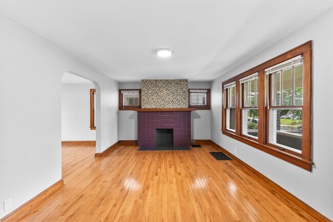 Building Photo - Charming 3-Bed Dutch Colonial with Modern Updates & Massive Yard – Minutes from German Village!