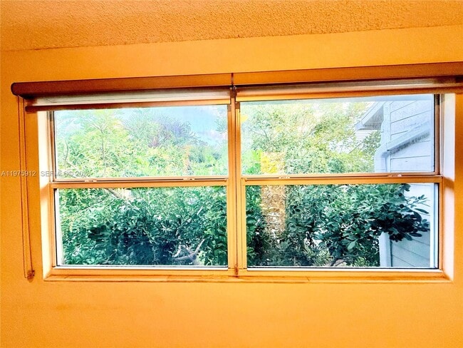 Building Photo - 2533 NE 15th St