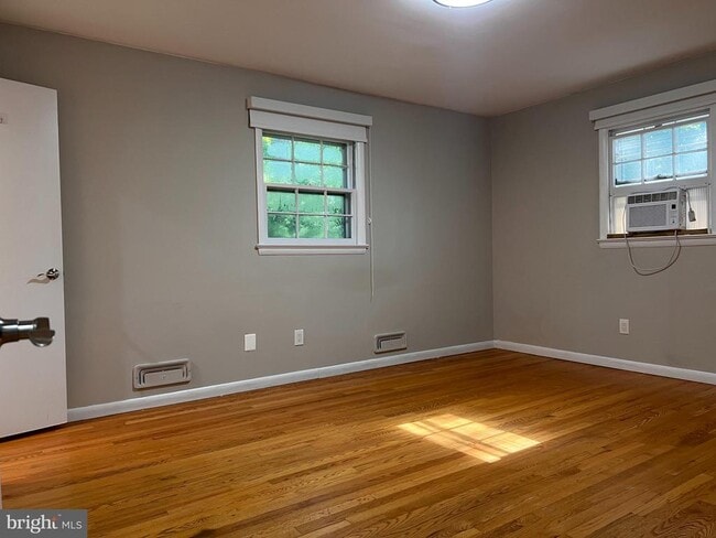 Building Photo - 9104 Hamilton Dr