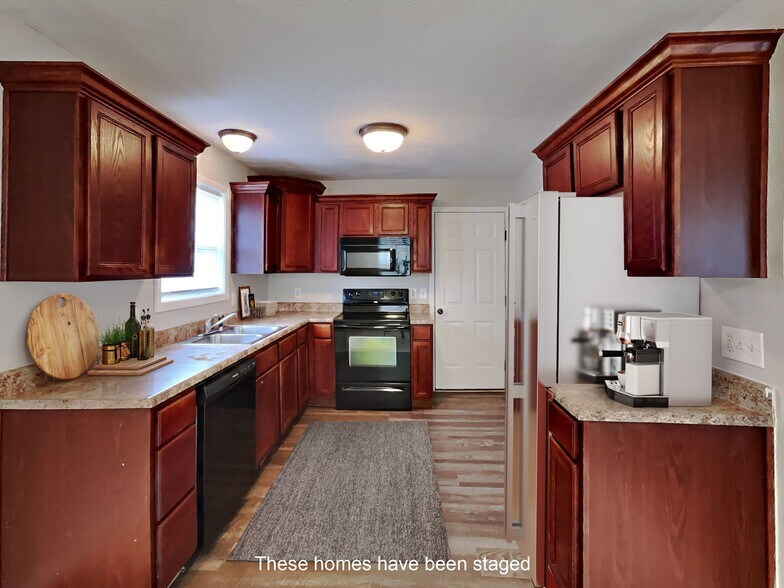 Building Photo - 634 S Mahn Ave