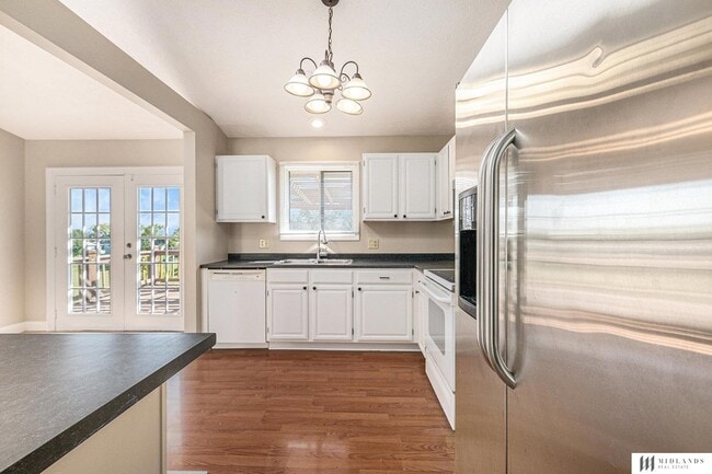 Building Photo - 3105 Mirror Cir