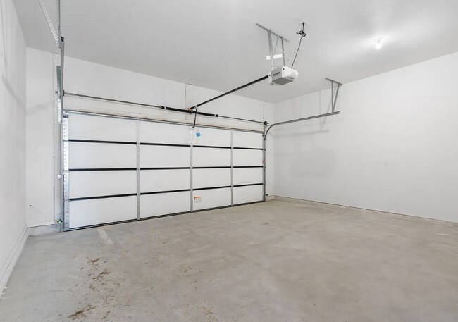 Building Photo - 181 W Ledgestone Dr