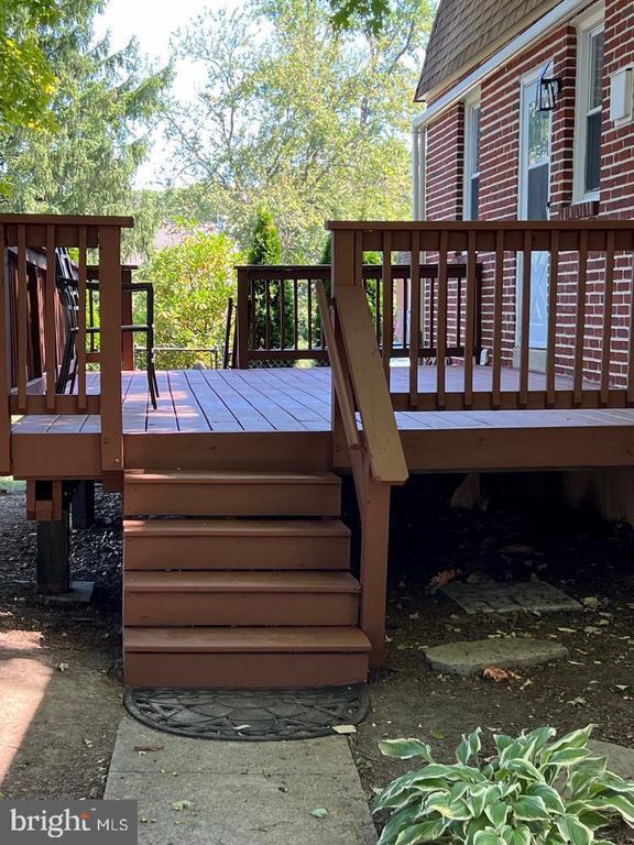 Building Photo - 237 Miner St