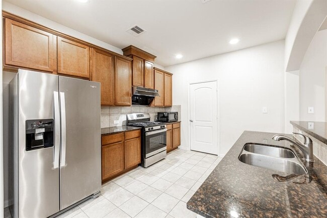 Building Photo - 7131 Pavilion Dr