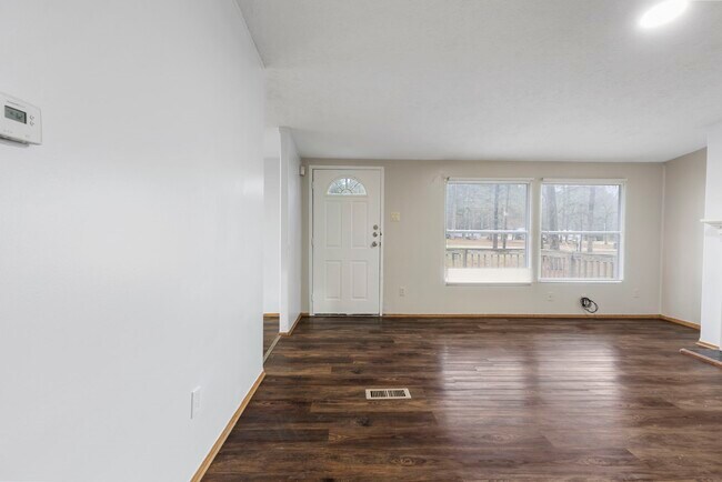 Building Photo - 4460 Grand Oaks Dr