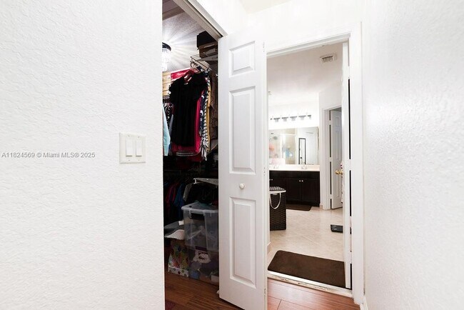 Building Photo - 4832 SW 159th Ave