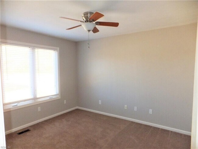 Building Photo - 4420 Clyde St