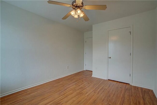 Building Photo - Beautiful Brick Home in Great School Distr...
