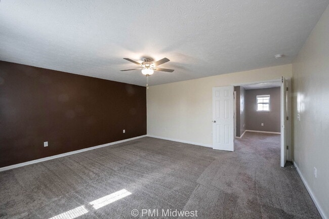 Building Photo - 3975 Fenwick Ln