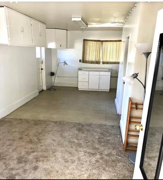 Building Photo - 4640 Clairemont Dr