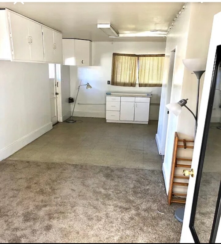 Building Photo - 4640 Clairemont Dr