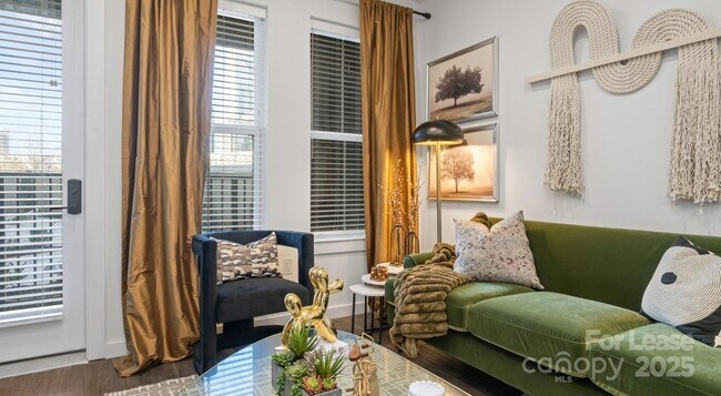 Building Photo - 515 Royal Ct