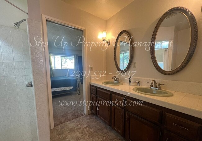 Building Photo - Spacious 5-Bedroom Retreat with Private Lake Access in Twain Harte!