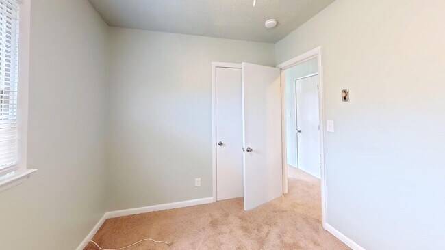 Building Photo - 3695 Weyland Dr