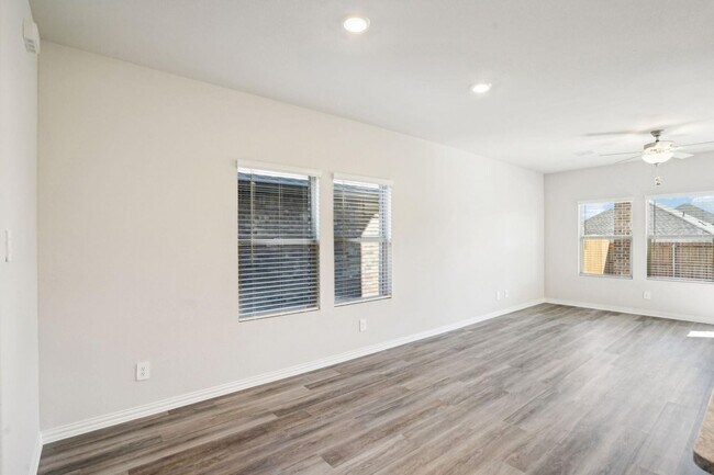 Building Photo - 516 Ezra Ln