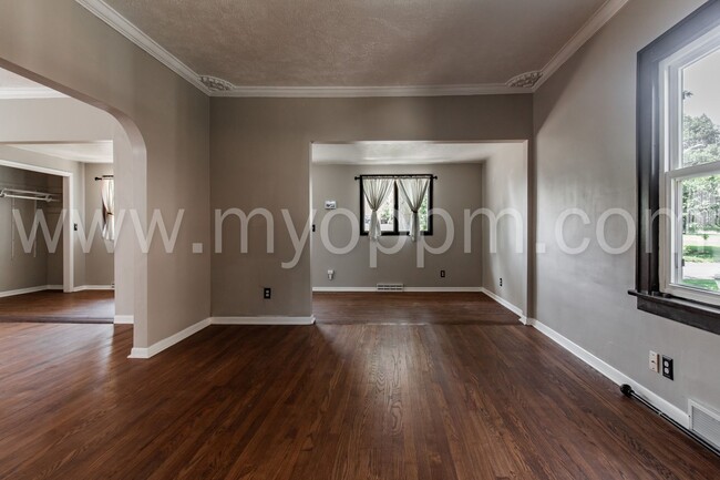 Building Photo - Completely Remodeled! 3 Bedroom / 3 Bathro...