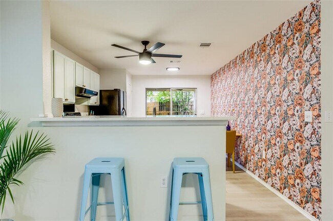 Building Photo - 5301 Apple Orchard Ln