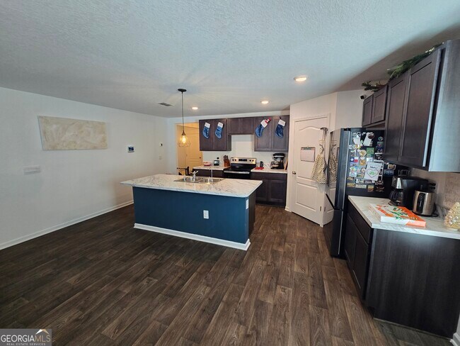 Building Photo - 108 Landing Blvd