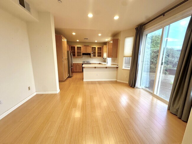 Building Photo - Coming Soon! Charming 3-Bedroom Hamilton Home