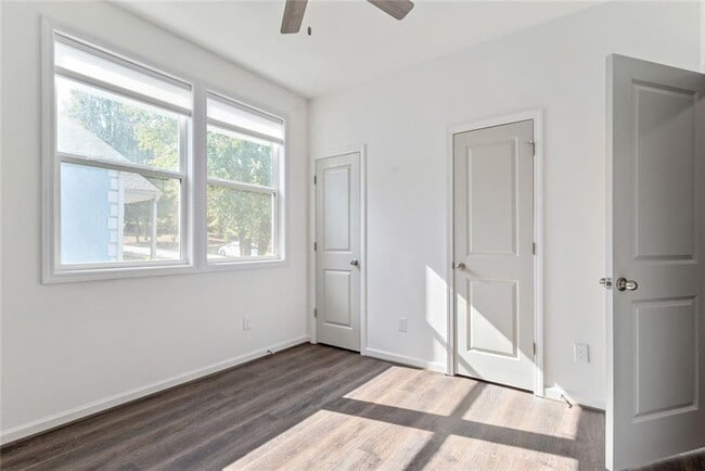 Building Photo - 1060 Grant Way SE