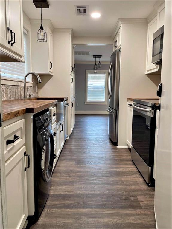 Building Photo - 903 N Valderas St