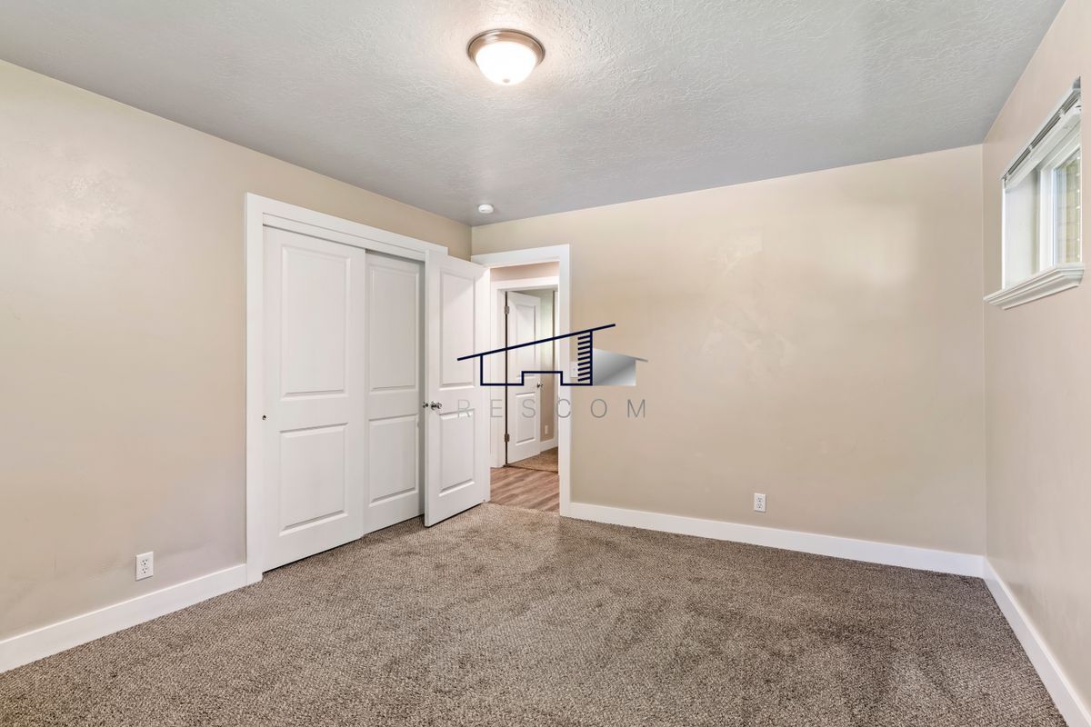 Building Photo - 1334 Henderson Dr