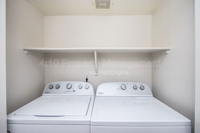 Building Photo - 407 W Colt Rd