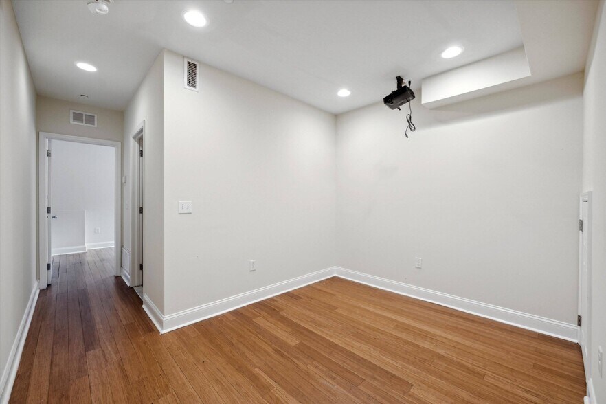 Building Photo - 2001 N Cleveland St