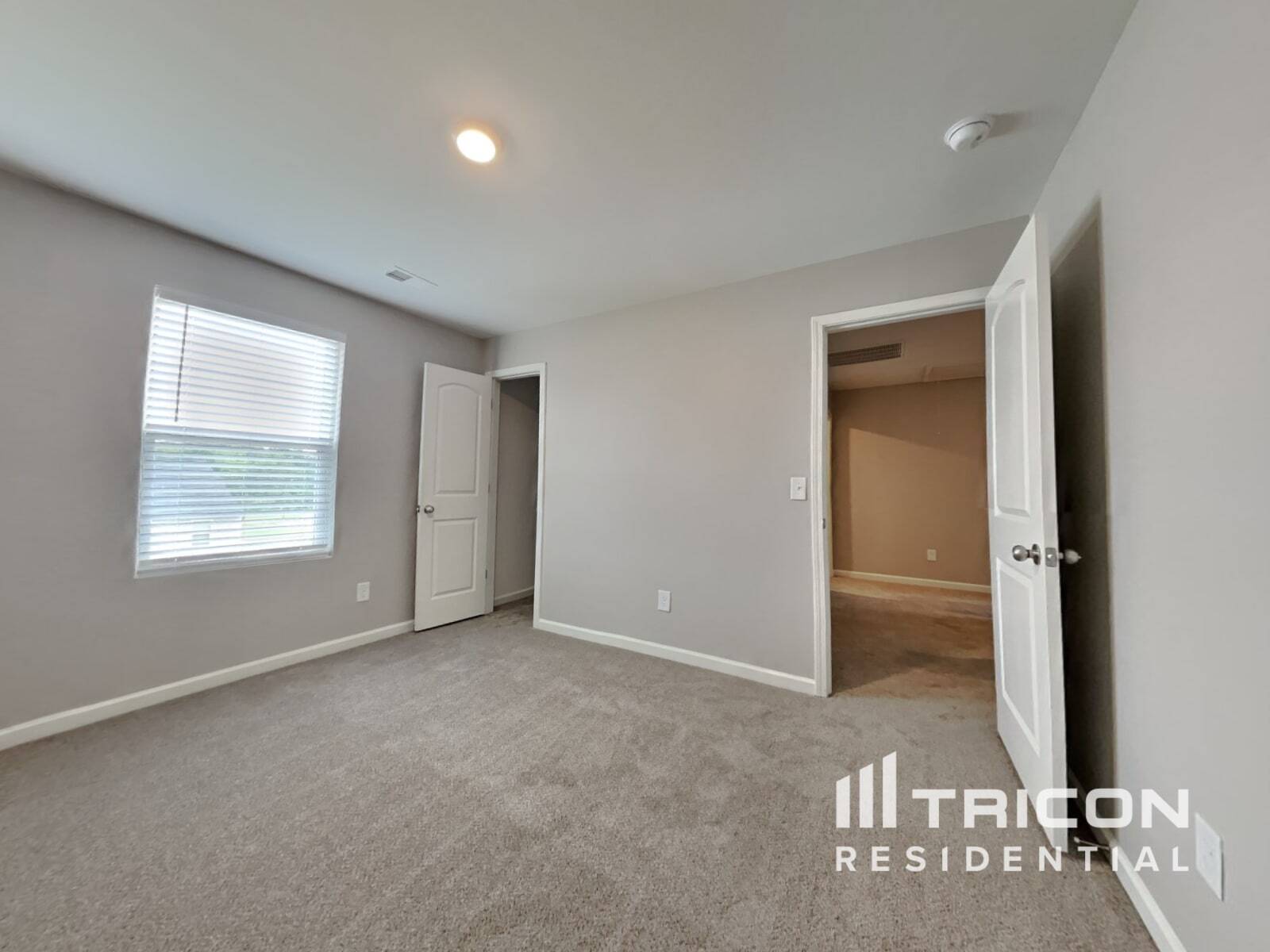 Building Photo - 335 Thistle Downs Dr