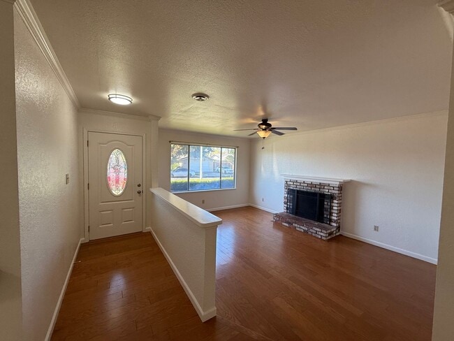Building Photo - 4-bedroom single story in East Modesto!