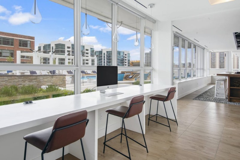 Building Photo - 729 W Adams St