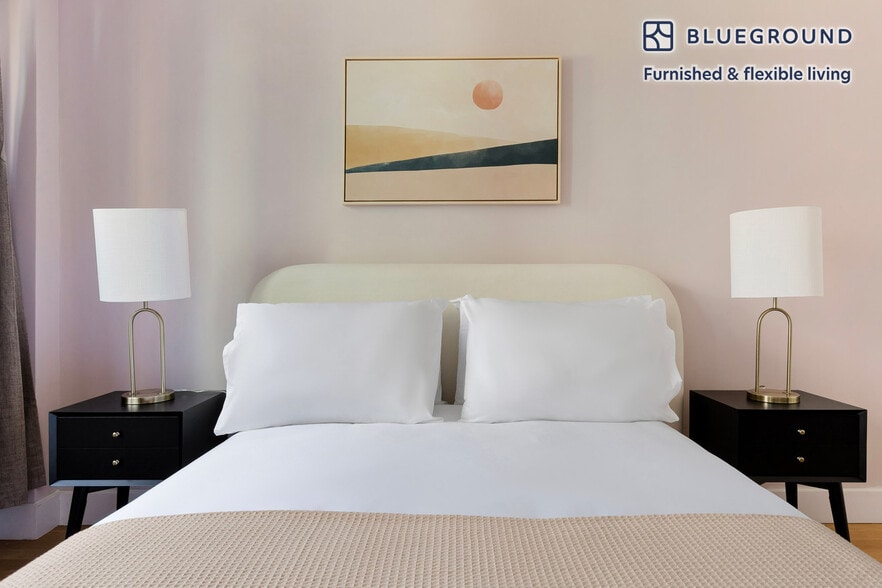 Building Photo - 320 E 52nd St