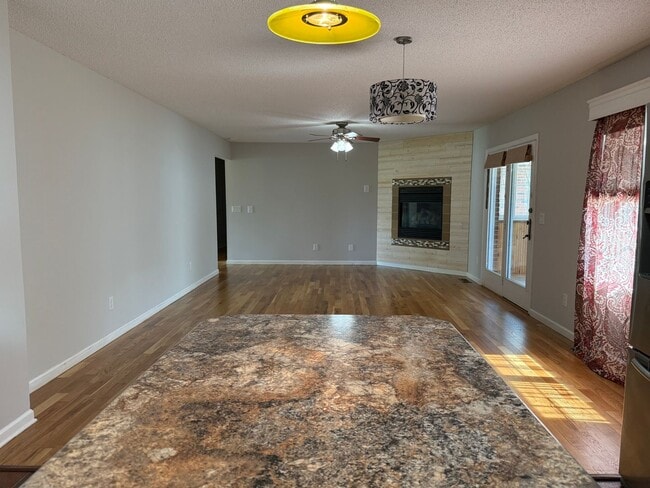 Building Photo - 3 bedroom one- level beauty in North Johnson City!
