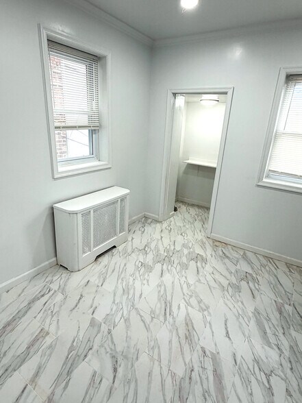 Building Photo - 2523 S 66th St