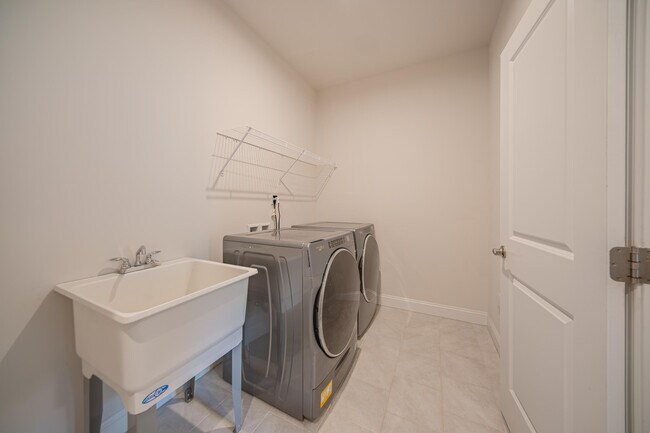 Building Photo - 3081 N Spurway Dr