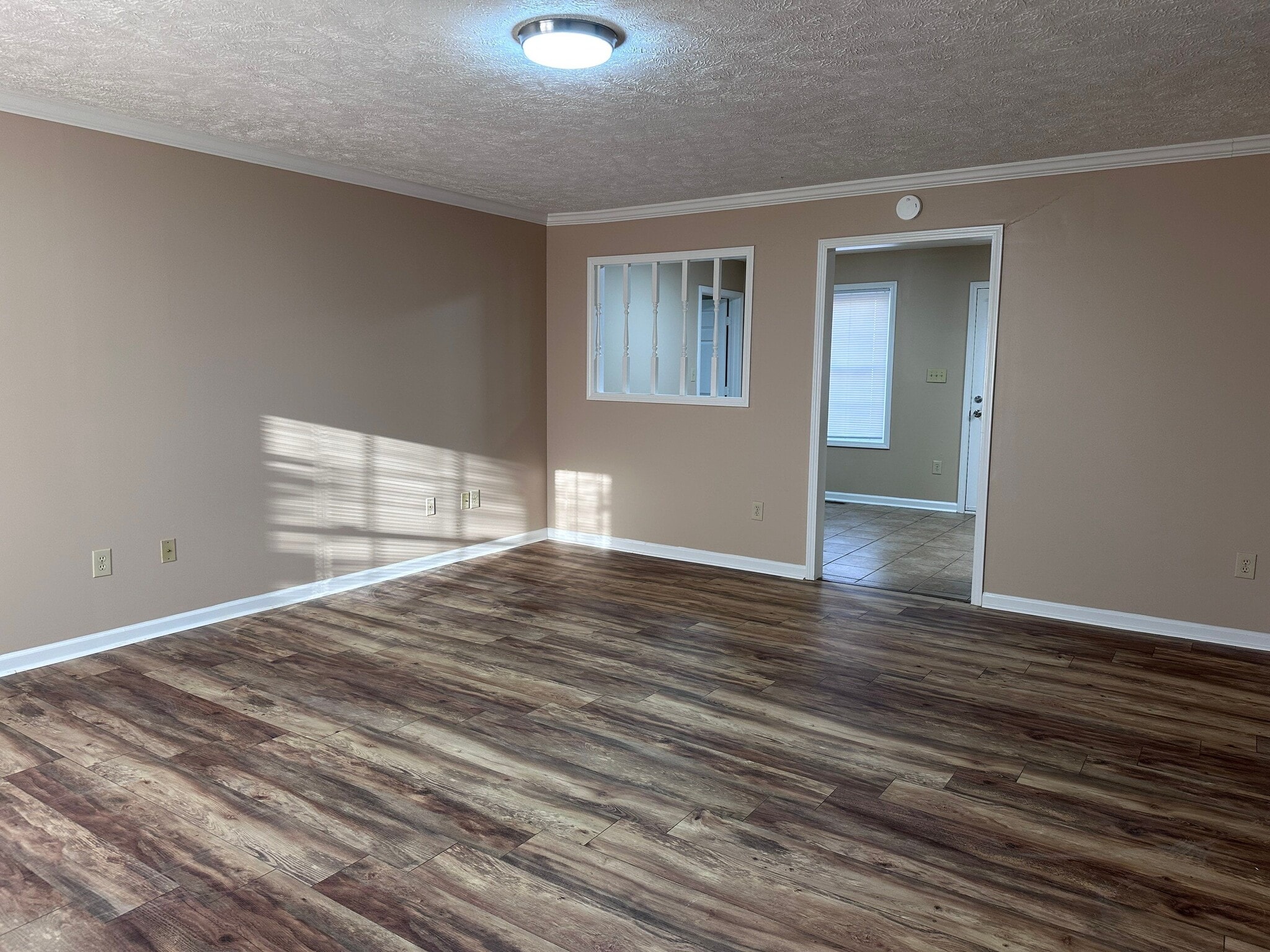 Building Photo - 69 Randi Dr