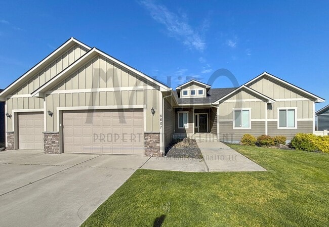 Primary Photo - Spacious Home With Stunning Sunset Views