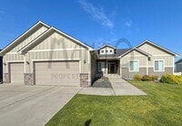 Building Photo - Spacious Home With Stunning Sunset Views