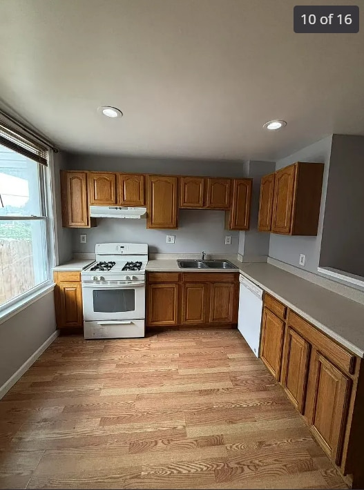 Building Photo - 4 Bedroom 3 Bathroom Home