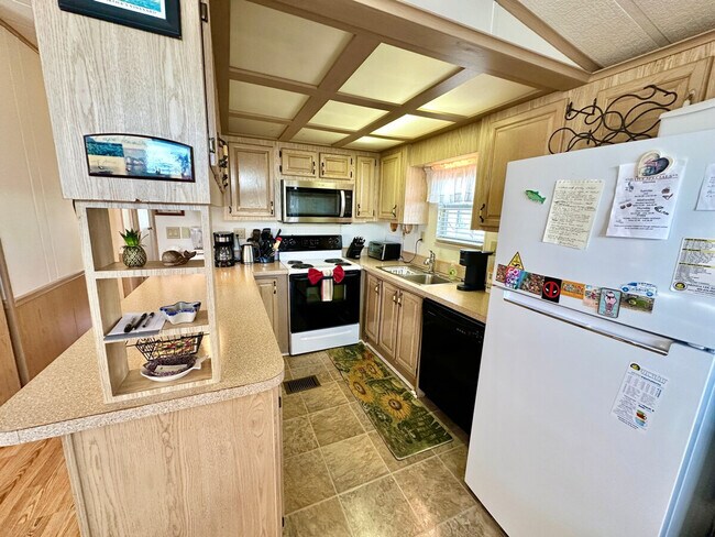 Building Photo - 599 Nettles Blvd