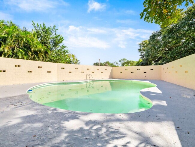 Building Photo - 3-bedroom, 2-bathroom pool home