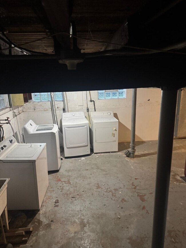 Building Photo - 7505 Halle Ave