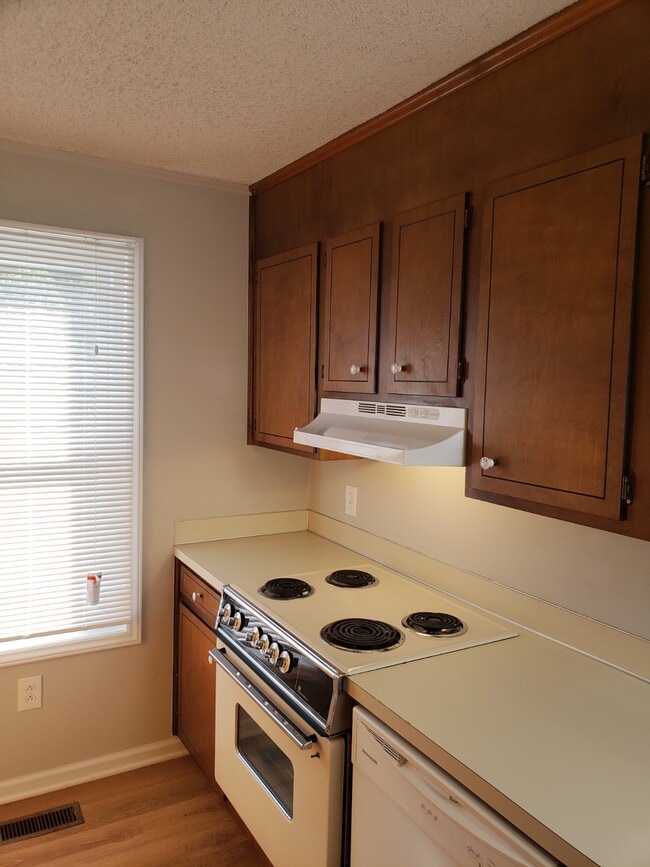 Building Photo - 8026 Strawberry Point Dr
