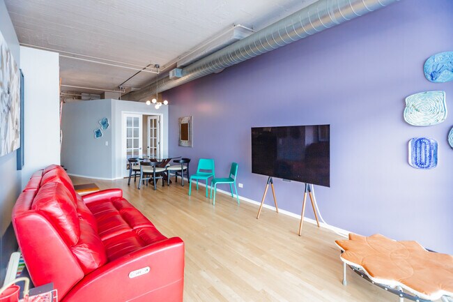 Building Photo - 1530 S State St